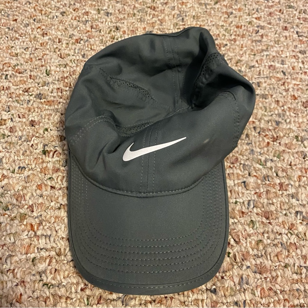 Nike Aerobill Featherlight hat